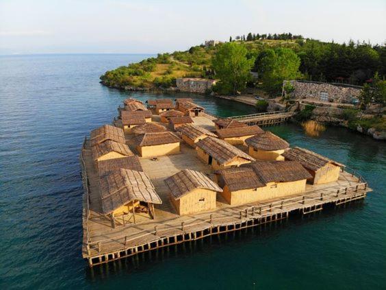 Villa Lakeview Paradise Pestani Exterior photo